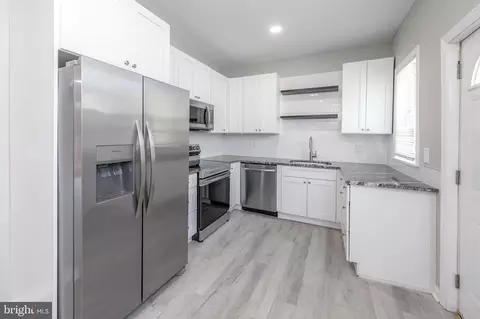 Entry Way - 33 Point Breeze Ave, Clementon, NJ 08021 photo 3 of 4