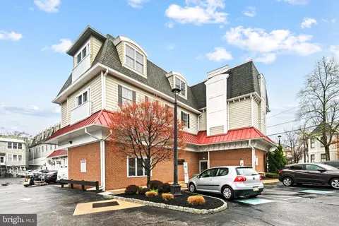 30 Kings Ct #307, Haddonfield, NJ 08033