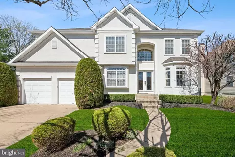 2 Equestrian Ln, Cherry Hill, NJ 08003