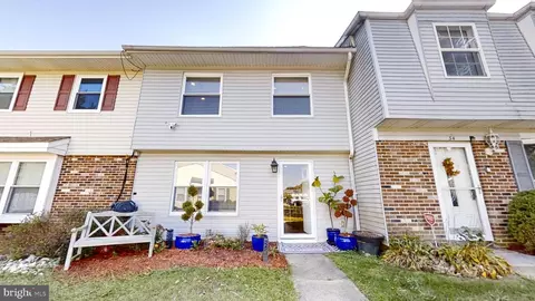 33 Vernon Ct, Sicklerville, NJ 08081