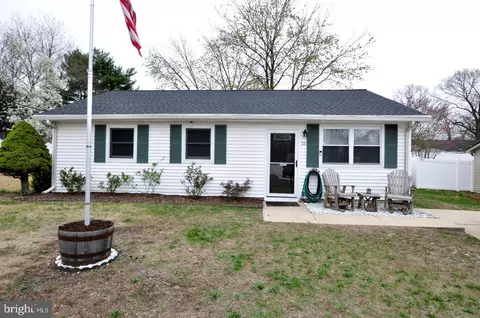 51 Cambridge Ave, Sicklerville, NJ 08081
