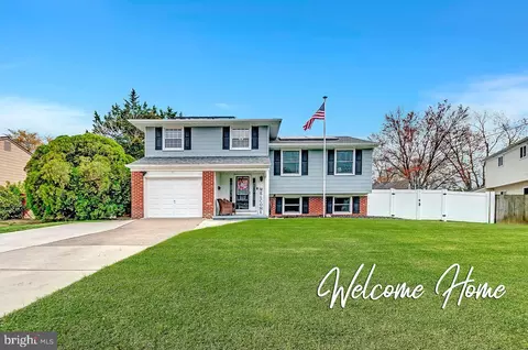 11 Academy Dr, Stratford, NJ 08084