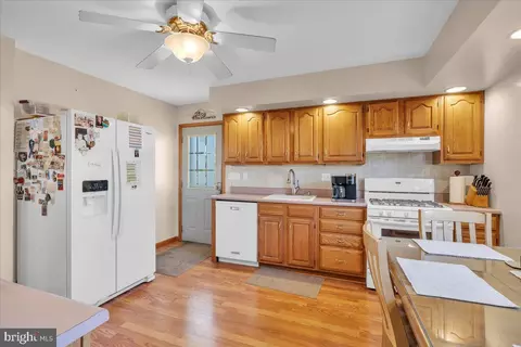 Entry Way - 25 Congress Rd, Pine Hill, NJ 08021 photo 1 of 6