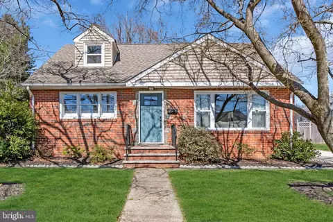 9 Mercer Dr, Haddonfield, NJ 08033