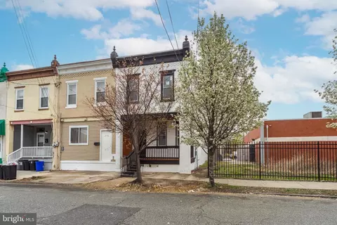 914 N Front St, Camden, NJ 08102