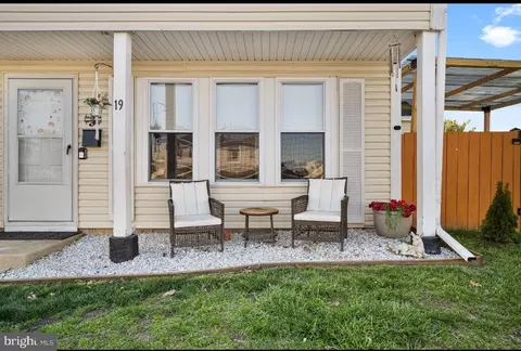19 Lerner Ct, Sicklerville, NJ 08081