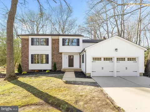 37 E Red Oak Dr, Voorhees, NJ 08043