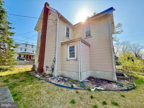 Exterior - 220 Berlin Rd, Clementon, NJ 08021 photo 4 of 5