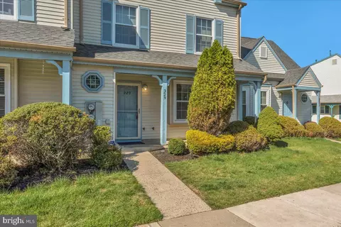 229 Knoll Dr, Blackwood, NJ 08012