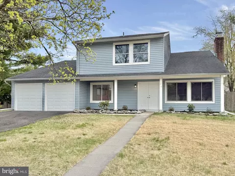 23 Pershing Ln, Sicklerville, NJ 08081
