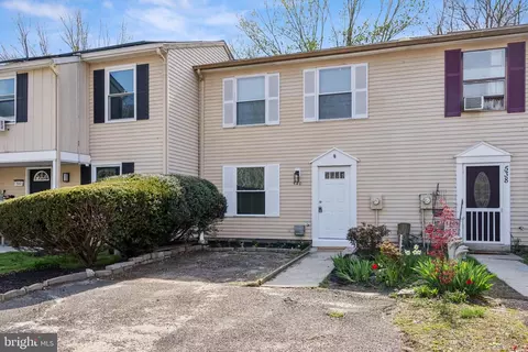540 W Loch Lomond Dr, Sicklerville, NJ 08081