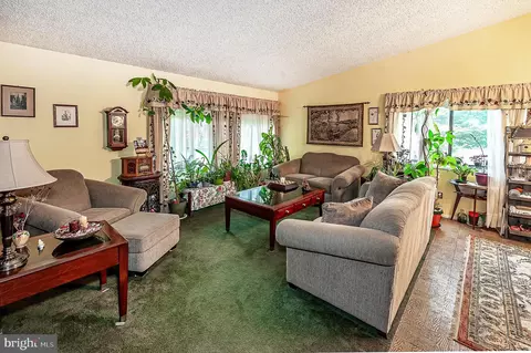 30 Patricia Ln, Sicklerville, NJ 08081