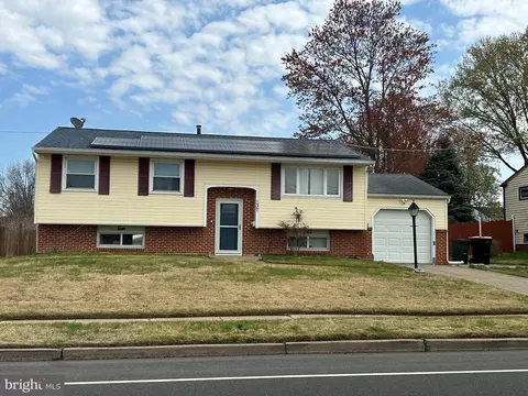 137 Kelly Driver Rd, Clementon, NJ 08021