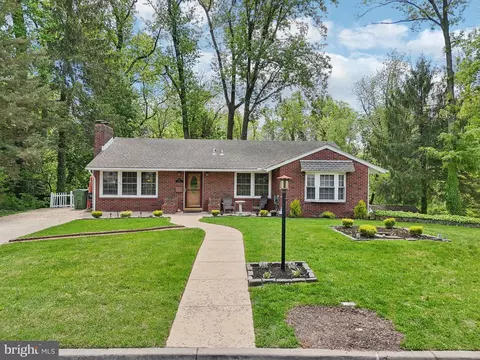 851 Park Dr, Cherry Hill, NJ 08002