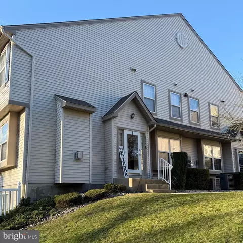 2304 Beacon Hill Dr, Sicklerville, NJ 08081