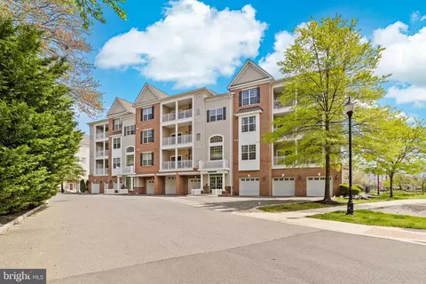 221 Breeders Cup Dr, Cherry Hill, NJ 08002