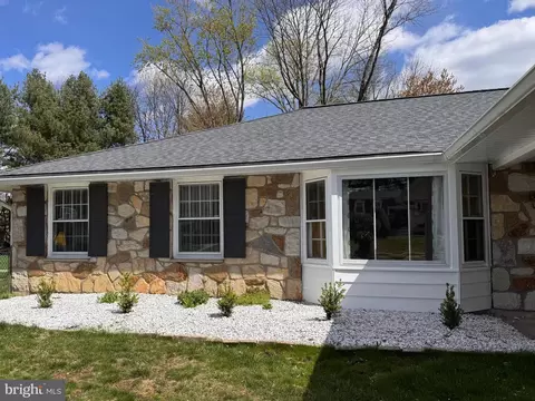3 Lisa Ln, Cherry Hill, NJ 08003