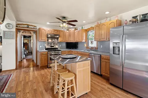 Kitchen - 91 Estates Rd, Pine Hill, NJ 08021 photo 2 of 2
