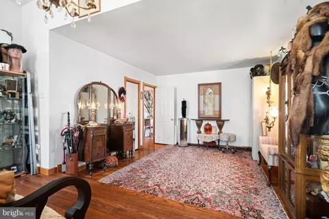 Entry Way - 91 Estates Rd, Pine Hill, NJ 08021 photo 3 of 6