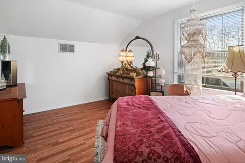 Bedroom - 91 Estates Rd, Pine Hill, NJ 08021 photo 4 of 4