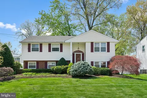 15 Peppermill Dr, Cherry Hill, NJ 08002