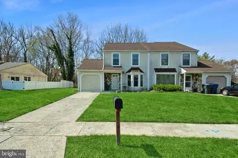 3 Peregrine Dr, Voorhees, NJ 08043