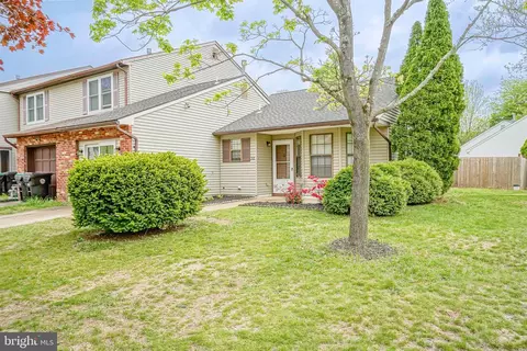 32 Hampton Gate Dr, Sicklerville, NJ 08081