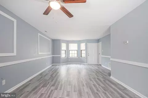 Living - 32 Hampton Gate Dr, Sicklerville, NJ 08081 photo 3 of 8