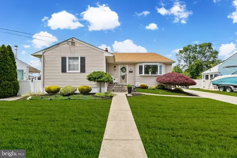 754 Devenney Dr, Bellmawr, NJ 08031