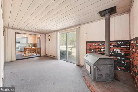 Living - 2 Oakview Dr, Berlin, NJ 08009 photo 5 of 6