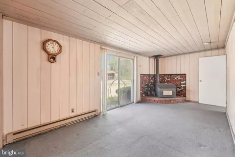 Living - 2 Oakview Dr, Berlin, NJ 08009 photo 4 of 6