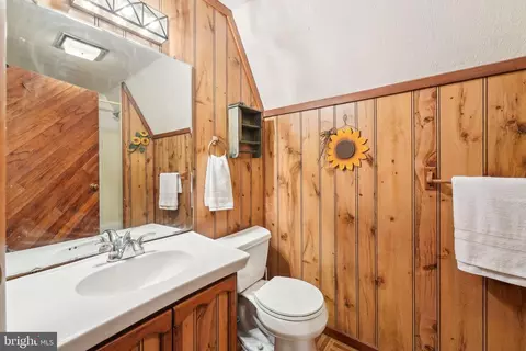 Bath - 2 Oakview Dr, Berlin, NJ 08009 photo 2 of 2