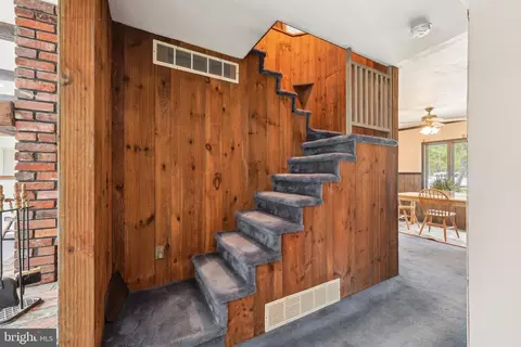 Entry Way - 2 Oakview Dr, Berlin, NJ 08009 photo 6 of 9