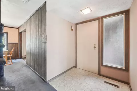 Entry Way - 2 Oakview Dr, Berlin, NJ 08009 photo 1 of 9
