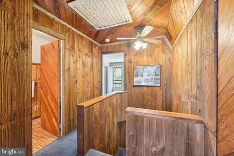 Entry Way - 2 Oakview Dr, Berlin, NJ 08009 photo 8 of 9