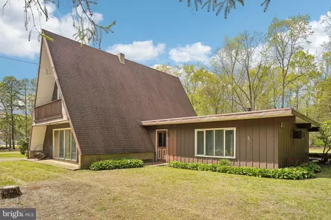 Exterior - 2 Oakview Dr, Berlin, NJ 08009 photo 5 of 13