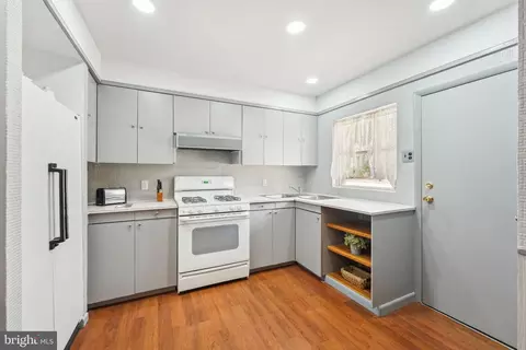 Kitchen - 2 Oakview Dr, Berlin, NJ 08009 photo 1 of 3