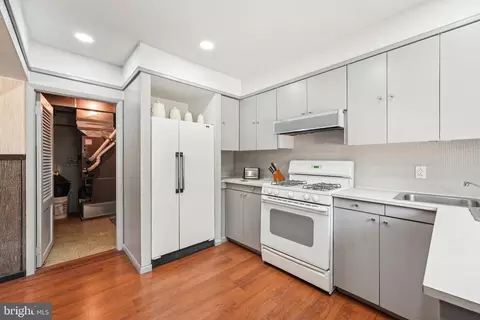 Kitchen - 2 Oakview Dr, Berlin, NJ 08009 photo 3 of 3