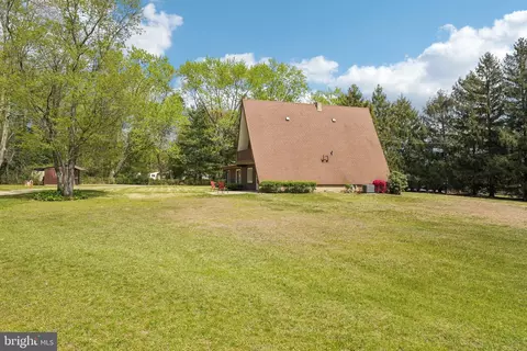Exterior - 2 Oakview Dr, Berlin, NJ 08009 photo 2 of 13
