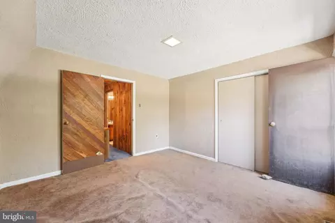 Bedroom - 2 Oakview Dr, Berlin, NJ 08009 photo 6 of 6