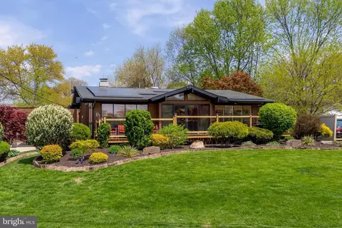 107 E Lake Dr, Audubon, NJ 08106