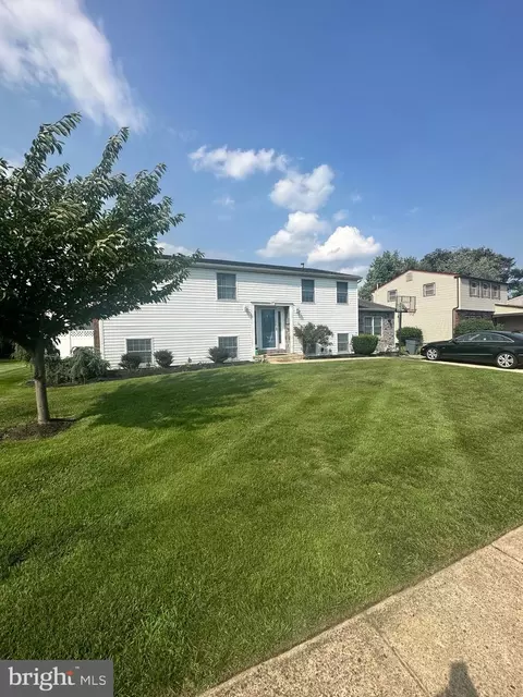 15 Princeton Dr, Clementon, NJ 08021