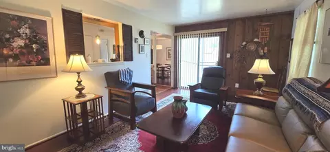Entry Way - 2 Cardinal Dr, Clementon, NJ 08021 photo 2 of 2