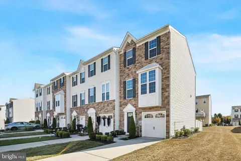 112 Village Green Ln, Sicklerville, NJ 08081