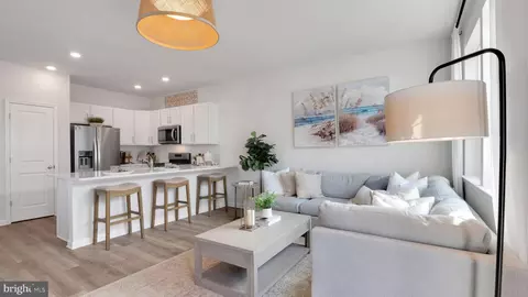 17 Whaler Dr, Runnemede, NJ 08078