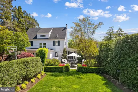 Exterior - 902 Warwick Rd, Haddonfield, NJ 08033 photo 3 of 12