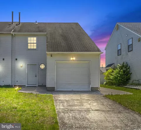 64 Hampton Gate Dr, Sicklerville, NJ 08081
