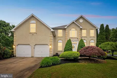 2 Rosebush Ct, Sicklerville, NJ 08081
