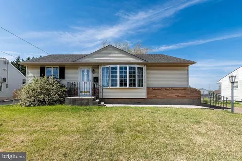 415 Plantation Dr, Glendora, NJ 08029