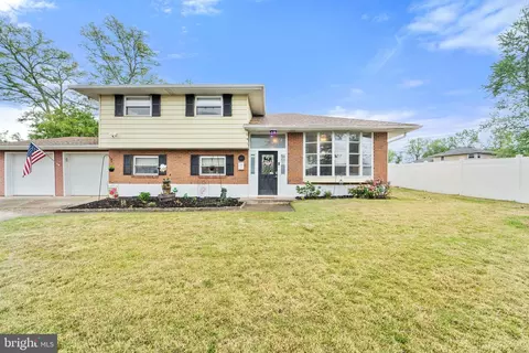 541 E Lake Ave, Blackwood, NJ 08012